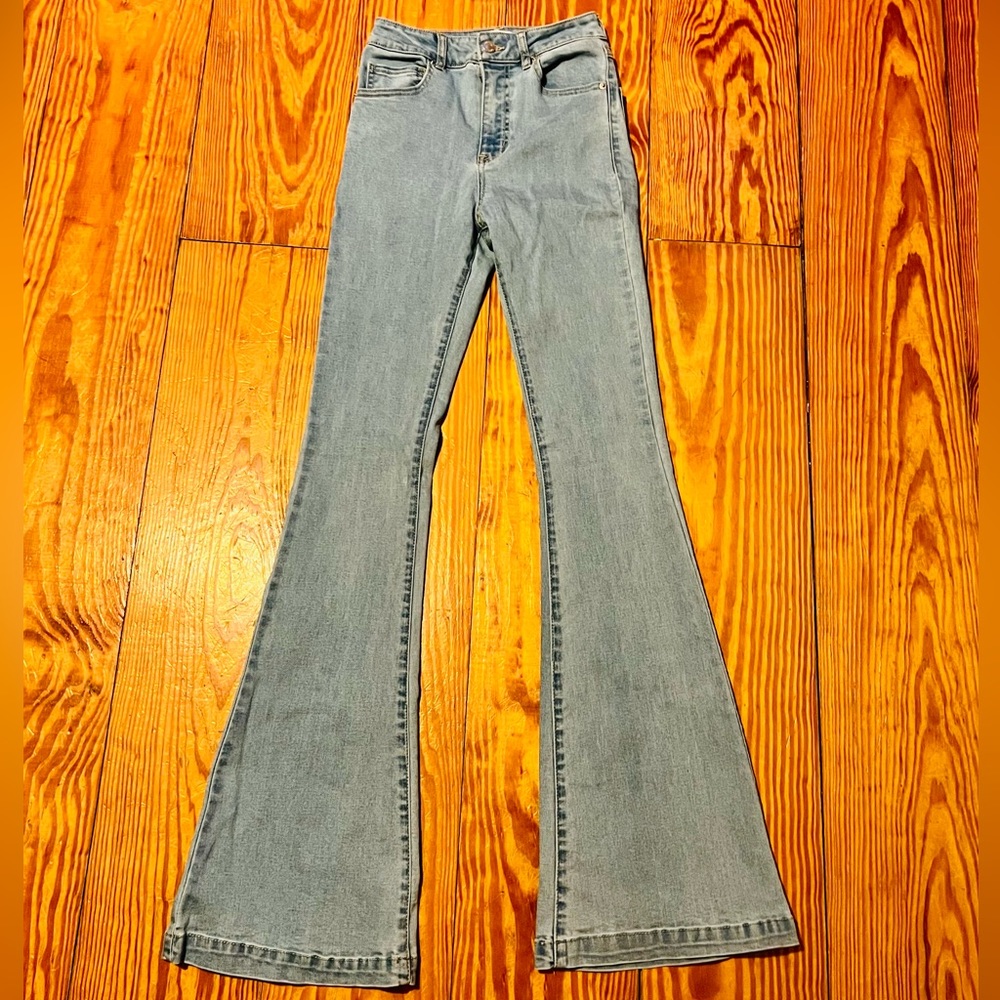 Forever 21 Bell Bottom Faded Jeans Size 25 Inseam 31”
